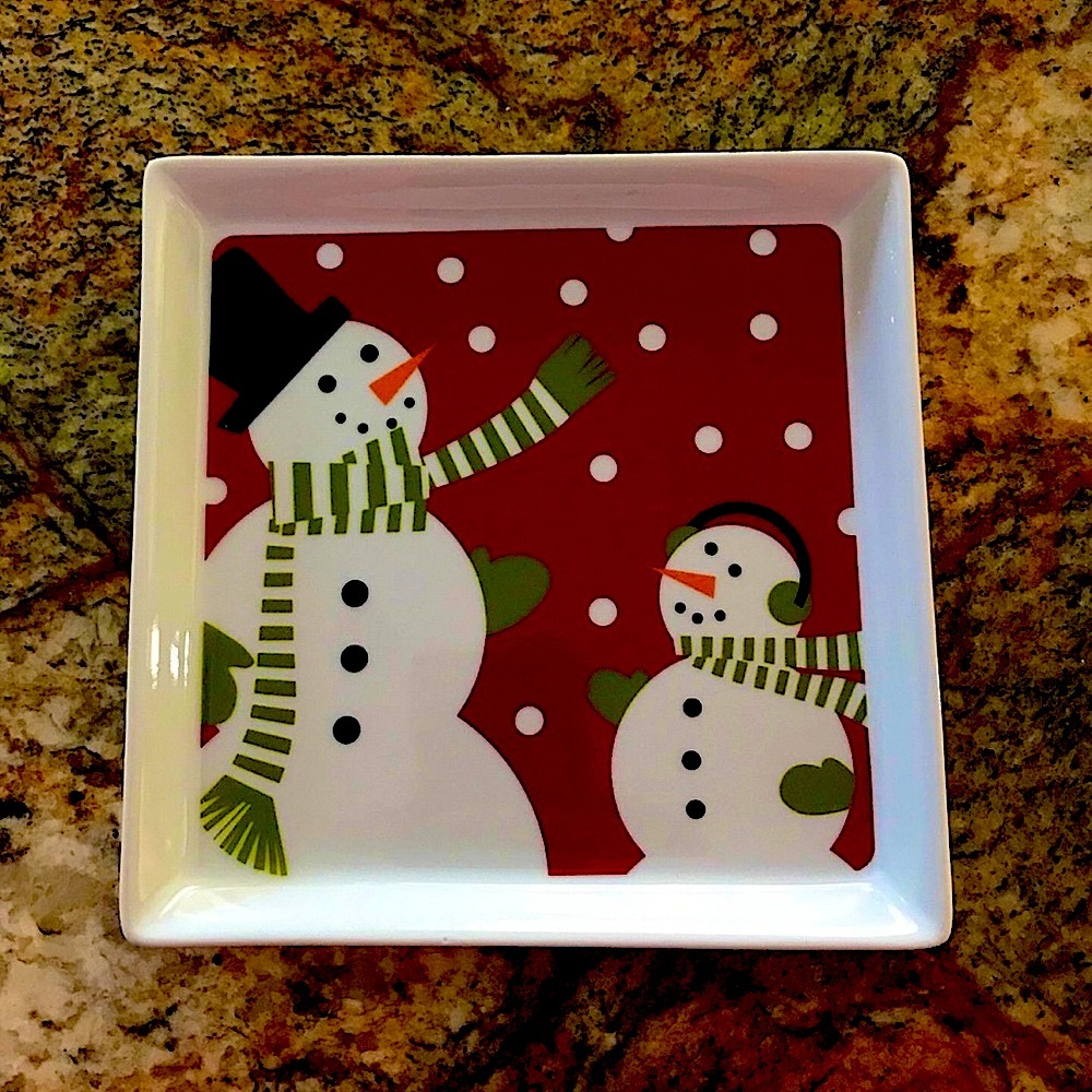 Food serving dishes